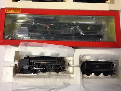Lot 197 - Hornby OO gauge locomotives including SR 4-6-0 Class N15 'Excalibur' tender locomotive 736, boxed R2580,  LMS Black 4-6-0 Royal Scot Class 7P 'The Green Howards' tender locomotive 6133, boxed 2631X...