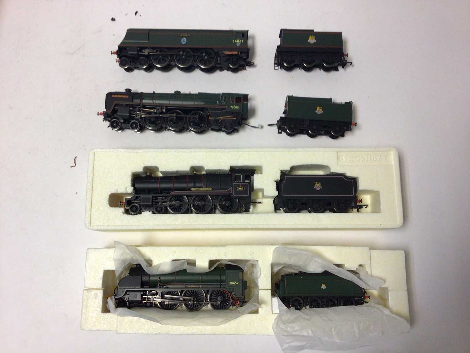 Lot 198 - Hornby OO gauge locomotives including The Pete Waterman Special Edition BR lined Green 4-6-0 King Arthur Class N15 'Sir Melliagrance' tender locomotive, boxed R2905, BR Black 4-6-0 County Class 'Co...