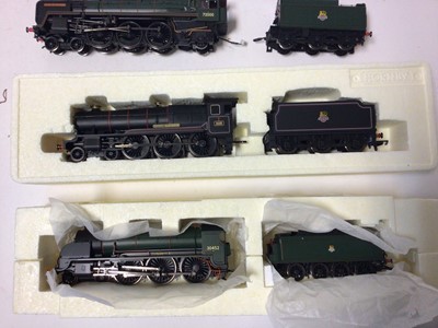 Lot 198 - Hornby OO gauge locomotives including The Pete Waterman Special Edition BR lined Green 4-6-0 King Arthur Class N15 'Sir Melliagrance' tender locomotive, boxed R2905, BR Black 4-6-0 County Class 'Co...