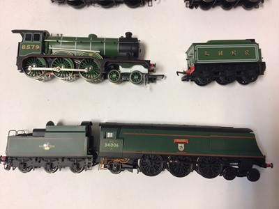 Lot 199 - Hornby OO gauge locomotives including 75th Annivery limited Edition 185/1000 BR Rail Express BO-BO Class 86 electric locomotive 86210, boxed R301, SR Black0-6-0 Class Q1 tender locomotive C21, boxe...