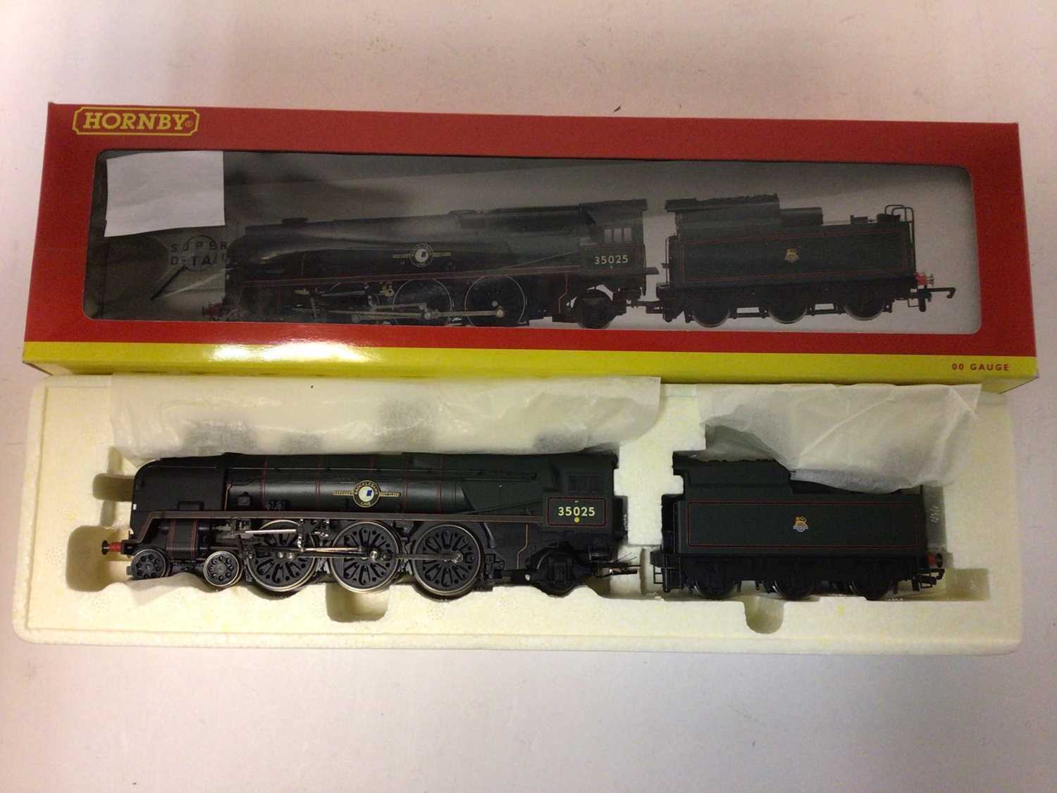 Lot 201 - Hornby OO gauge locomotives including The Pete Waterman Colection Special Edition BR Green 4-6-0 Castle Class 'Earl Cairns' tender locomotive 5053, boxed R2822, BR Early Emblem 4-6-0 Lord Nelson Cl...