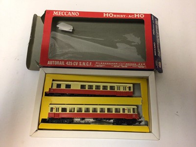 Lot 204 - Hornby OO gauge locomotives including BR Green Diesel Railcar carriage M79079 (Powered) & M79632 (Non Powered), boxed R157, BR 3 Car Diesel Multiple Unit Pack comprising Motor Brake Composite (Powe...