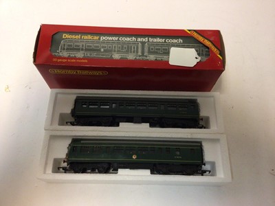 Lot 204 - Hornby OO gauge locomotives including BR Green Diesel Railcar carriage M79079 (Powered) & M79632 (Non Powered), boxed R157, BR 3 Car Diesel Multiple Unit Pack comprising Motor Brake Composite (Powe...