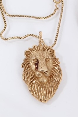 Lot 441 - 14ct gold lion pendant on chain and two cameo brooches in gold mounts