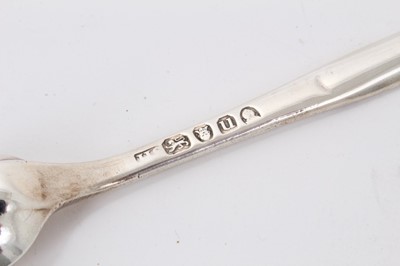 Lot 276 - George III silver marrow scoop