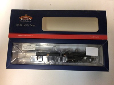 Lot 173 - Bachmann OO gauge locomtoives including BR Black Early Emblem 4-4-0 3200 Earl Class tender locomotive 9017, boxed 31-086, BR Black Early Emblem 2-8-0 Class 7F tender locomotive 53806, boxed 31-010...