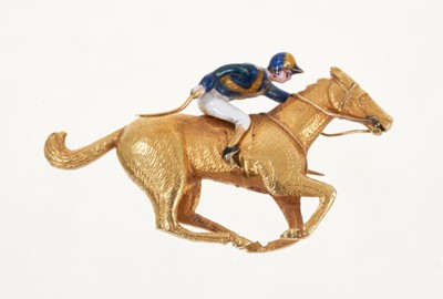 Lot 405 - Good quality gold and enamel horse and jockey brooch in the colours of Sir Noel and Lady Murless