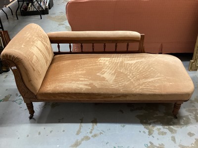 Lot 1002 - Late Victorian walnut chaise lounge