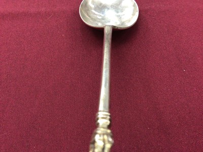 Lot 280 - Late 16th/early 17th century West Country silver Lion Sejant Afronte spoon, with teardrop bowl