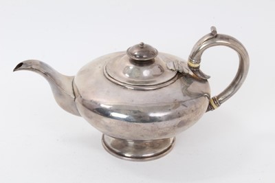 Lot 285 - William IV silver teapot