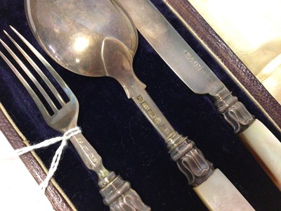 Lot 287 - Victorian silver christening mug and a cased Victorian silver christening knife, fork and spoon set