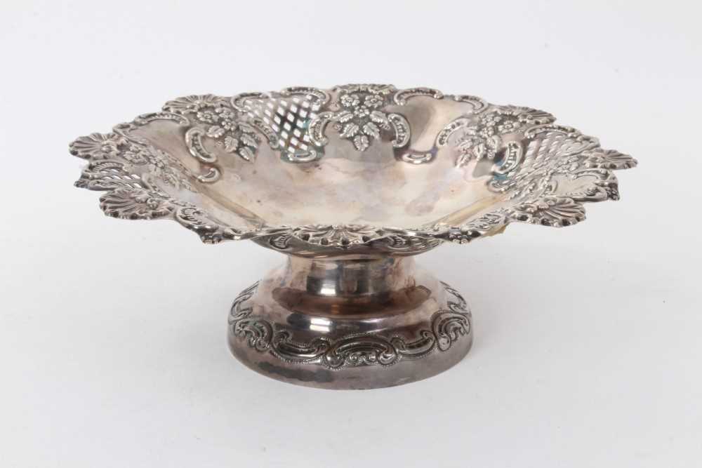 Lot 288 - Late Victorian silver cake/bon bon dish