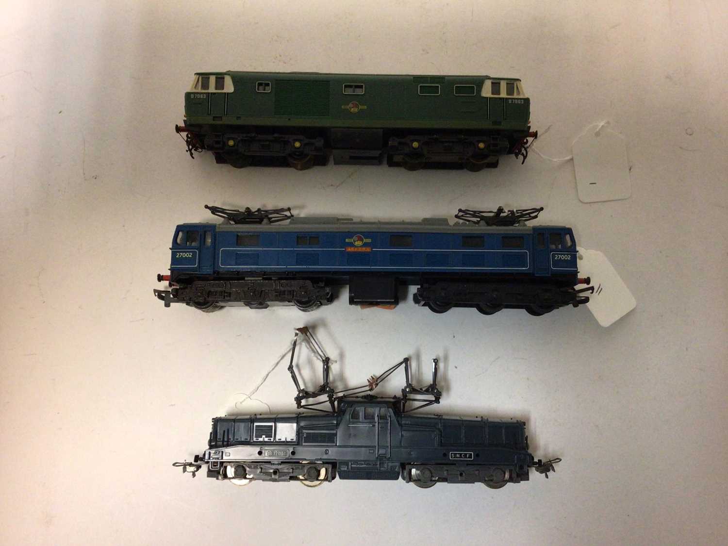 Lot 209 - Hornby 00 diesel locomotives including: Hymek D7063, BR rail freight 58001, Hornby Triang class 37 D6830, Hornby Triang class 31 D5572, Hornby Triang Aurora 27002, Meccano Hornby SNCF 060 DB5 diese...