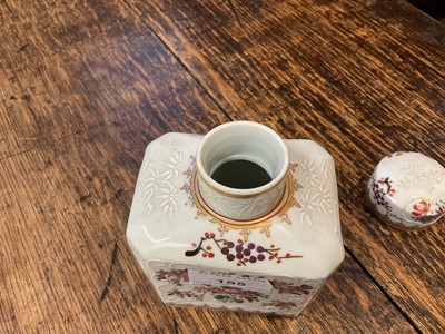 Lot 155 - Late 19th century Samson Armorial porcelain tea caddy