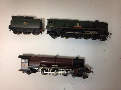 Lot 210 - Hornby 00 gauge locomotives including: Hornby 3 rail EDL17 BR black 69567 (4), Hornby Triang Battle of Britain (fighter command) 21C164, 4-6-2 West Country class Torrington tender locomotive 34031,...