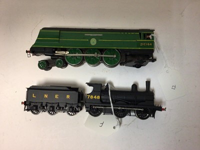 Lot 210 - Hornby 00 gauge locomotives including: Hornby 3 rail EDL17 BR black 69567 (4), Hornby Triang Battle of Britain (fighter command) 21C164, 4-6-2 West Country class Torrington tender locomotive 34031,...