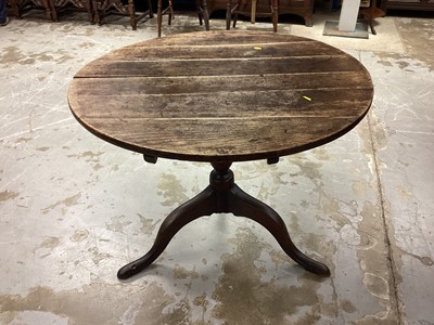 Lot 1153 - George III oak circular breakfast table