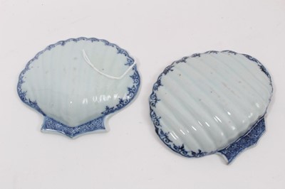 Lot 141 - Pair of 18th century Chinese blue and white shell shaped dishes