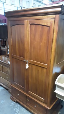 Lot 1052 - Contemporary G-Plan bedroom suite comprising double wardrobe, chest of drawers, bedside chest and a swing mirror (4)