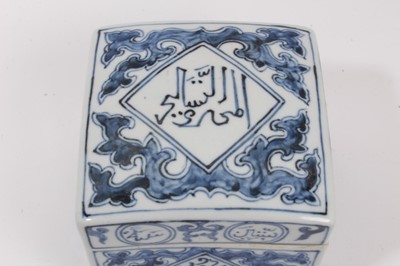 Lot 131 - Chinese blue and white box