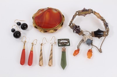Lot 940 - Group of antique and later jewellery
