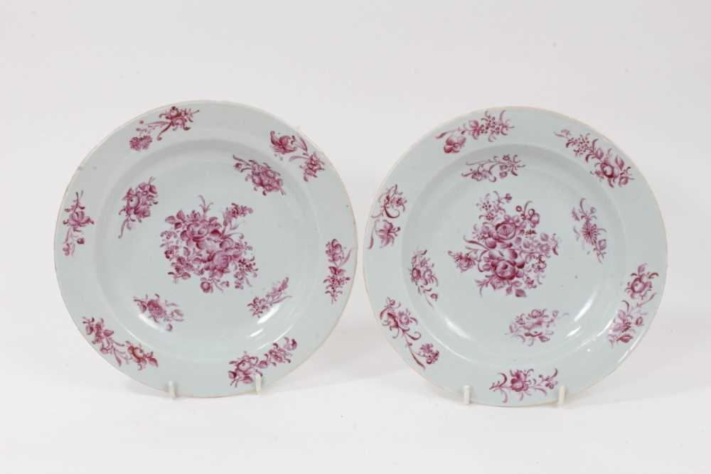 Lot 99 - A pair of 18th century Chinese Export plates, painted in puce with flowers