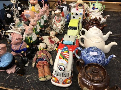 Lot 129 - Group of ceramics and other items, including Wade Natwest pigs, Midwinter and other blackbird pie funnels, novelty money boxes, etc