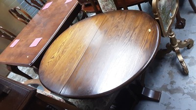 Lot 1078 - Old Charm oak oval extending dining table with one extra leaf, 116cm x 95cm excluding leaf, together with six matching chairs