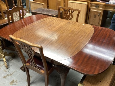 Lot 1080 - 1920's mahogany extending dining table with one extra leaf on carved cabriole legs with claw and ball feet, opening to 185cm x 107.5cm, together with a set of four matching dining chairs with pierc...