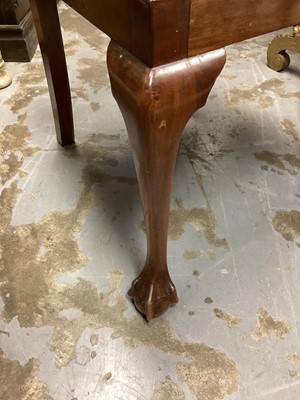 Lot 1080 - 1920's mahogany extending dining table with one extra leaf on carved cabriole legs with claw and ball feet, opening to 185cm x 107.5cm, together with a set of four matching dining chairs with pierc...