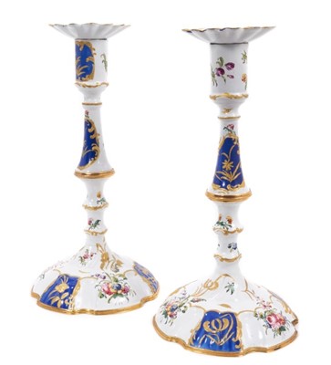 Lot 850 - Good pair of 18th century Bilston enamel candlesticks