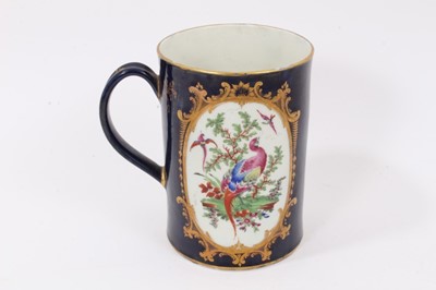 Lot 97 - A Worcester mug