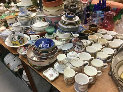 Lot 418 - Collection of mixed china to include Royal Commerative mugs, Japanese Satsuma Koro and other items.