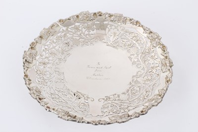Lot 261 - 1930s silver fruit dish of circular form, with pierced and engraved grape and vine decoration