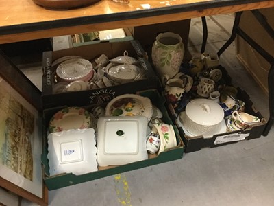 Lot 424 - Three boxes of assorted decorative ceramics and dinnerware