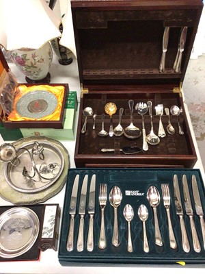 Lot 319 - Canteen of plated cutlery, other plated ware and sundries