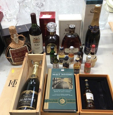 Lot 322 - Group of champagne, wine and spirits including Ascott XO brandy, Hine Antique cognac, House of Commons whisky boxed set and alcohol miniatures