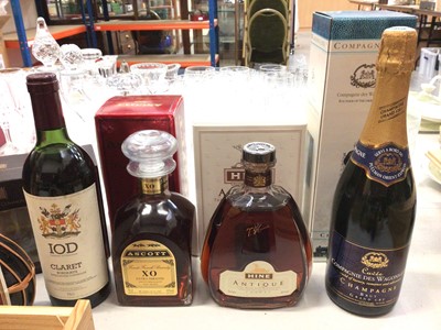 Lot 322 - Group of champagne, wine and spirits including Ascott XO brandy, Hine Antique cognac, House of Commons whisky boxed set and alcohol miniatures