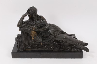 Lot 843 - 19th century Grand Tour bronze depicting Cleopatra reclining, raised on black marble plinth