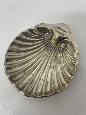 Lot 842 - Edwardian silver shell shaped dish (Sheffield 1909), 1.9ozs