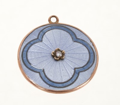 Lot 524 - Edwardian 9ct gold enamelled locket