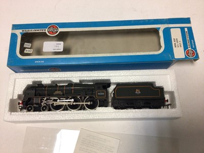 Lot 241 - Lima OO gauge locomotive BR Dutch grey and yellow Class 33 diesel 33065, boxed L205030, Mainline 0-6-0 BR black Early Emblem 2251 Class Collett  tender locomotive, boxed 37-077 and Airfix BR black...