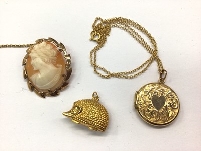 Lot 836 - 9ct gold mounted cameo brooch, 9ct gold hedgehog charm and 9ct gold locket on chain