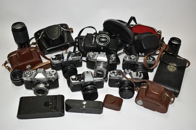 Lot 2372 - Box of cameras