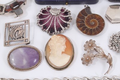 Lot 863 - Group of silver jewellery and white metal jewellery
