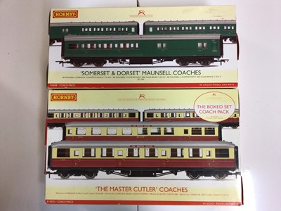 Lot 245 - Hornby OO gauge BR coaches including boxed set of  "The Master Cutler" R4255, boxed set of "Somerset & Dorset" Maunsell coaches R4458 and other coaches (x14)