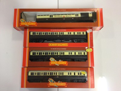 Lot 251 - Hornby OO gauge mixed lot of GWR coaches (18)