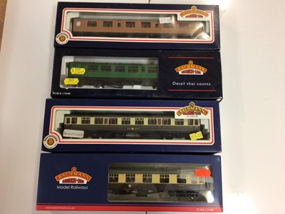 Lot 254 - Bachmann OO gauge mixed lot of coaches (x12) plus set of BR green bullied coaches, boxed  34-500Z