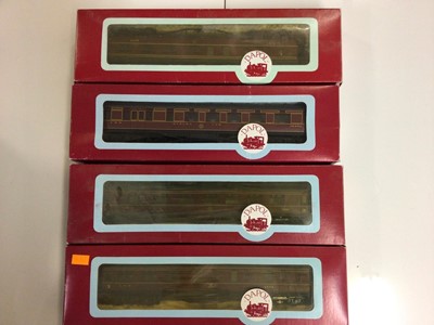 Lot 256 - Lima OO gauge mixed lot of coaches (x11) and Dapol coaches and wagons (x21)
