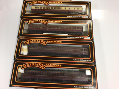 Lot 261 - Mainline OO gauge mixed lot of coaches (x13) and GMR Airfix coaches (x14)